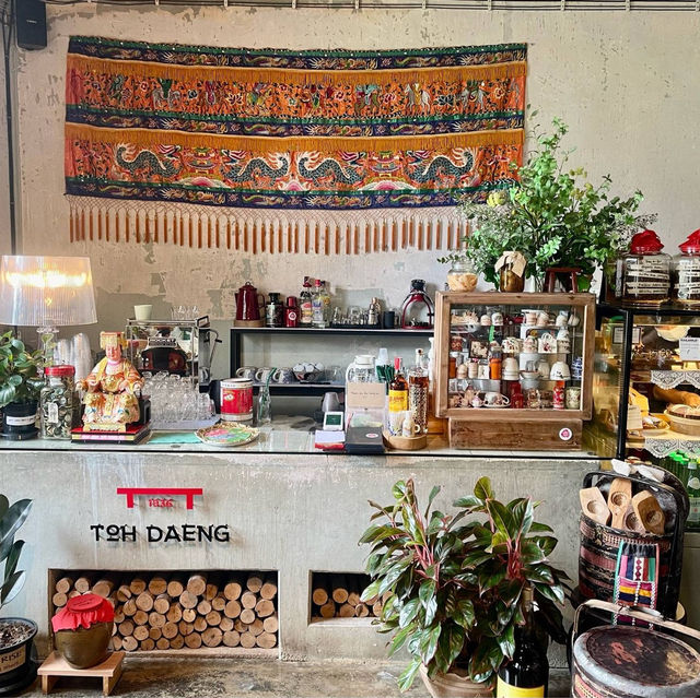โต๊ะแดง บ้านอาจ้อ ร้านอาหารในบ้าน