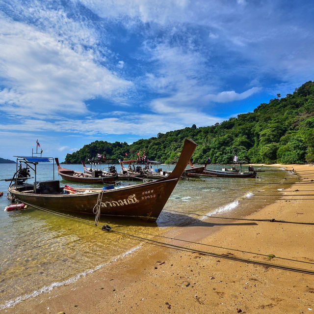 ชมพระอาทิตย์ลับขอบฟ้า.. หาดปากบารา สตูล