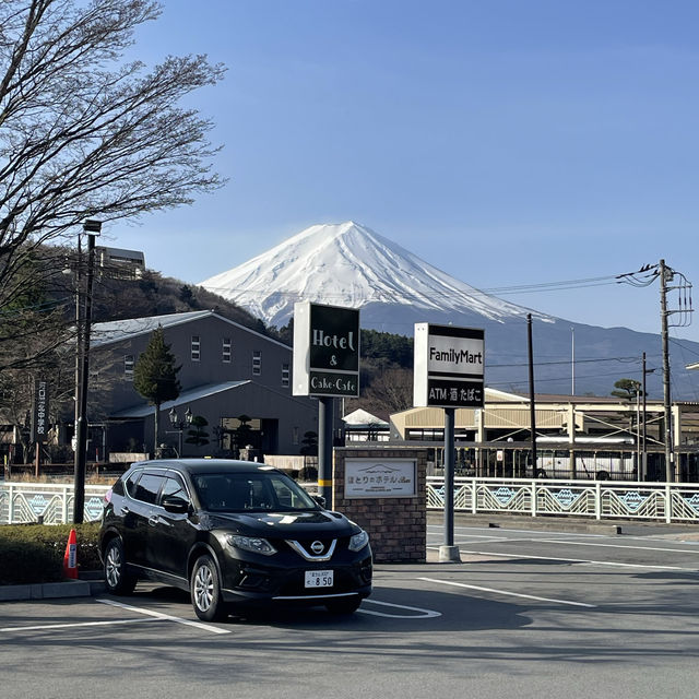 「富士山美景，湖畔寧靜」- 河口湖遊覽的豐富經歷