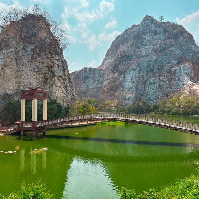 อุทยานหินเขางู (Khao Ngu Stone Park) 