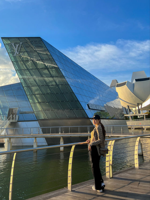 SINGAPORE 💫 แจกพิกัดถ่ายรูปหน้าช้อปหลุยส์ 