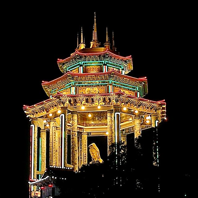 Kek Lok Si Temple's Stunning Light Display