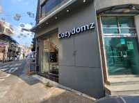 A nice retro cafe at Haebangchon, Cozydomz
