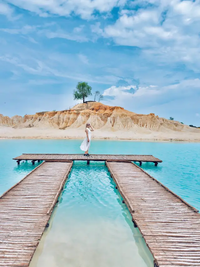 【絶景】非現実的な美しさ！一生に一度は見たいブルーレイク🩵