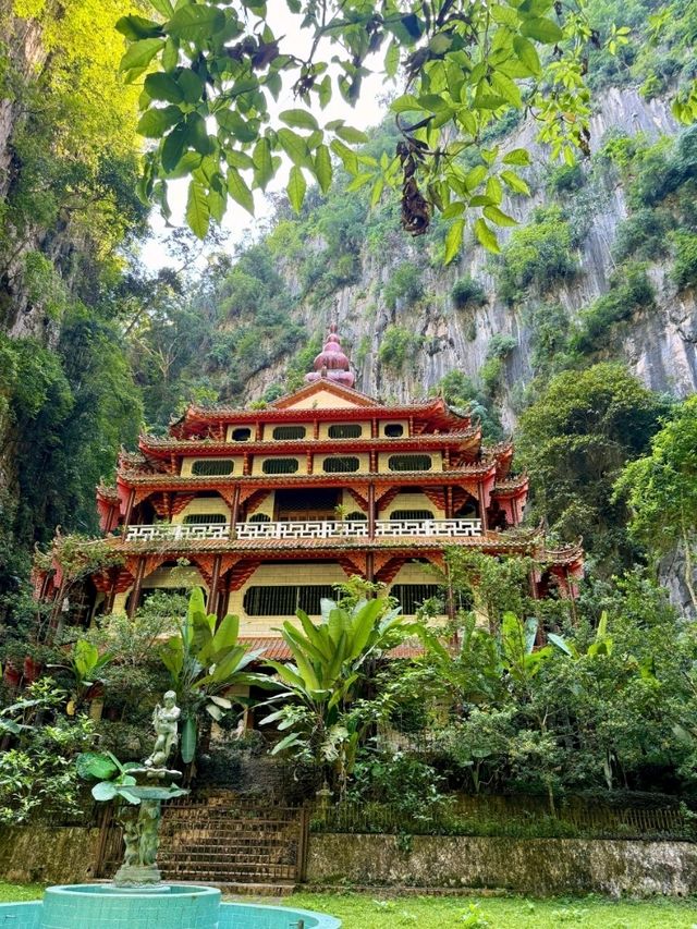 The Oldest & Main Cave Temple - Sam Poh Tong Temple