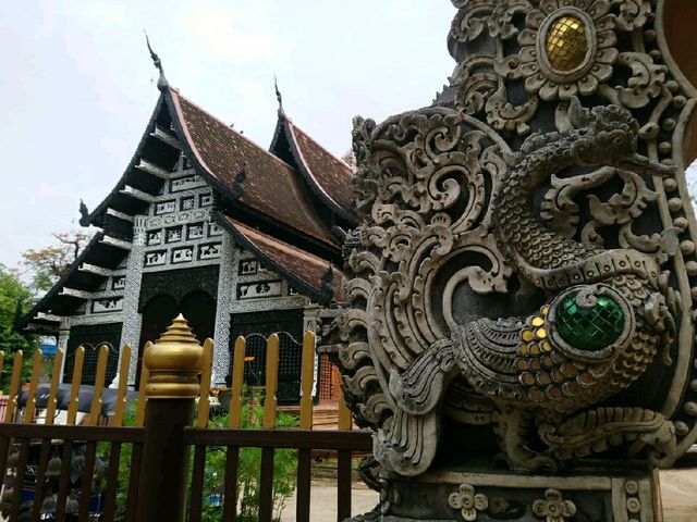 วัดโลกโมฬี ริมคูเมืองเชียงใหม่