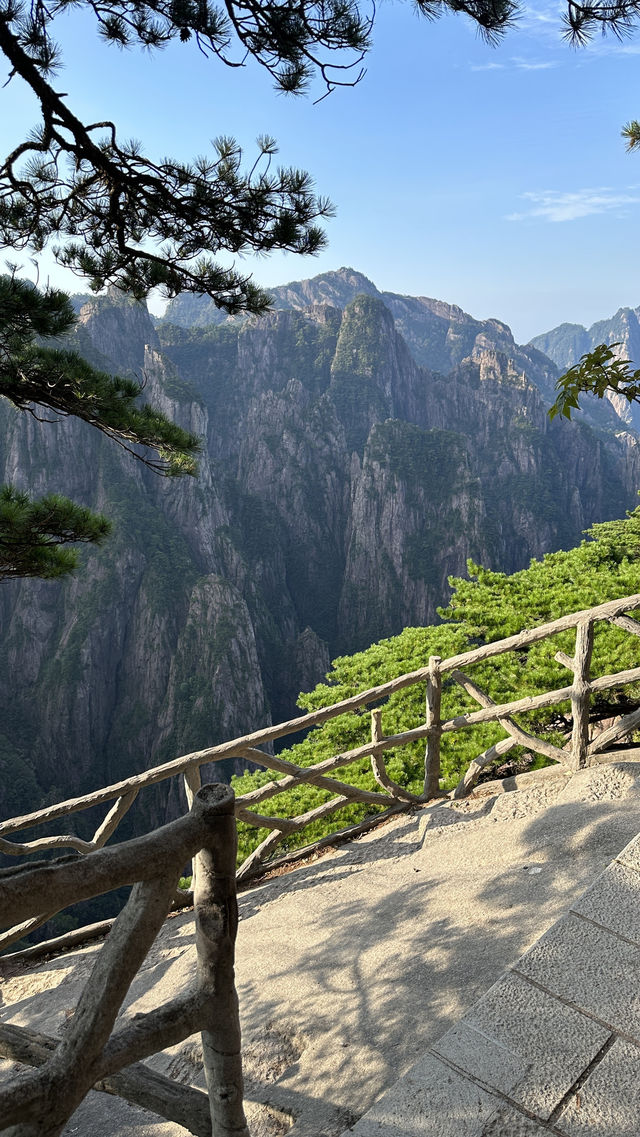 Chasing Sunsets and Peaks: My Huangshan Adventure 🌄⛰️✨