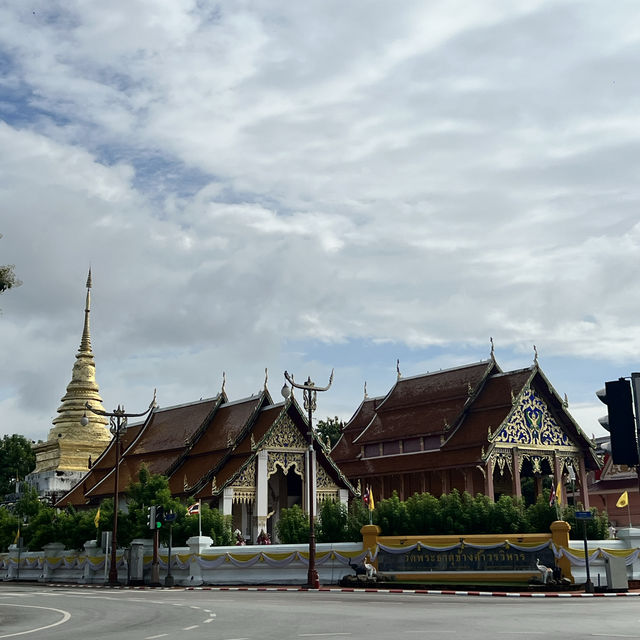นั่งรถรางชมเมืองน่าน