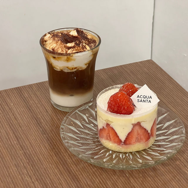 디저트 찾을땐 서울 딸기케이크맛 아쿠아산타 