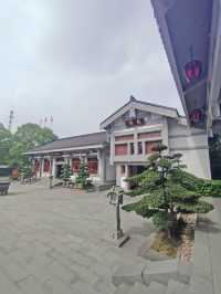 有着999尊佛像的万佛讲寺
