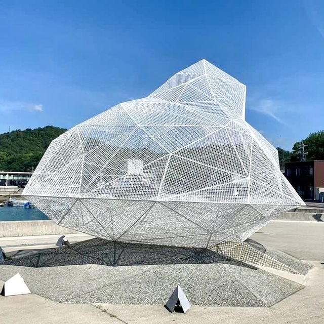 直島-藝術之島，藝術融入島上每個角落，被譽為現代藝術聖地