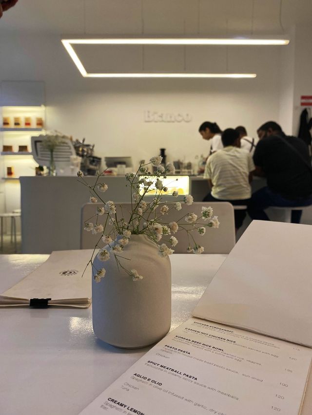 Minimalist cafe spotted in Malé downtown 😎