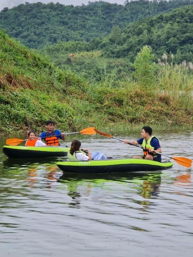 พายเรือ ทะเลสาบแถวราชบุรี