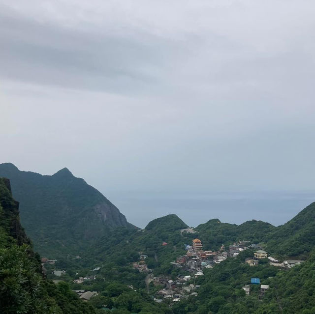 「金瓜石黃金博物館附近，再向上爬欣賞無敵海景」