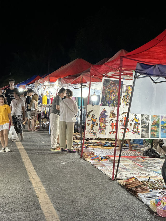 LUANG PRABANG NIGHT MARKET - Laos