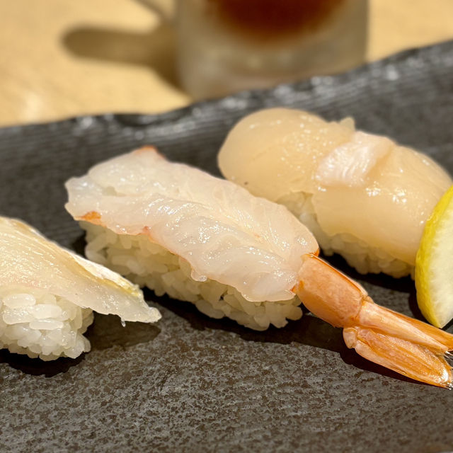 【兵庫・西宮北口】鮨の握りがリーズナブルに味わえる「魚の巣 阪急西宮北口アクタ店」
