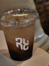 คาเฟ่ลอฟท์ ปูเปื่อย แนวดิบๆ เท่ห์ๆ บางแสน