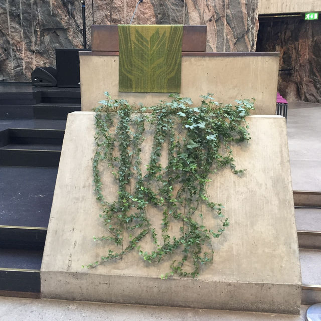 🕍🌌 探索聖殿廣場教堂：芬蘭的奇蹟建築🇫🇮⛪
