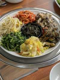 든든한 한 끼로 먹기 좋은 보리밥 정식 맛집