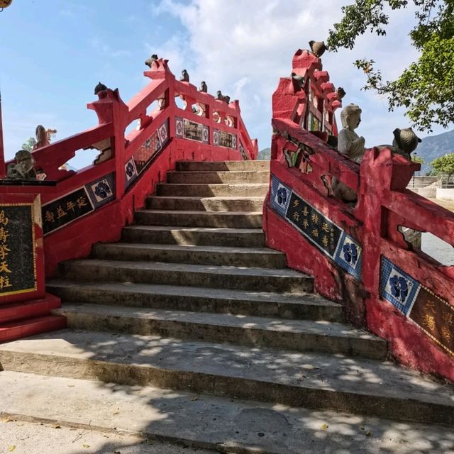 ไหว้ขอพรเจ้าแม่กวนอิมริมทะเลที่ Repulse Bay
