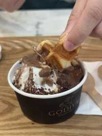 上機前的飲品雪糕Grab & Go @GODIVA CAFE
