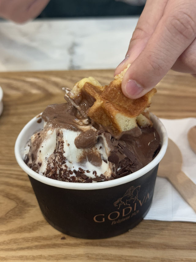 上機前的飲品雪糕Grab & Go @GODIVA CAFE