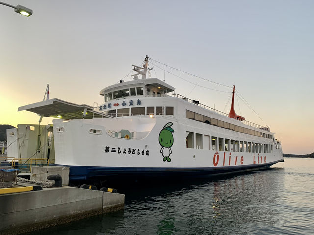 小豆島搭船-瀨戶內海的美景，湛藍的海面，令人心情愉悅