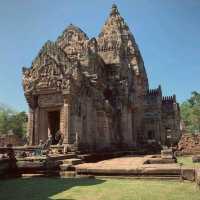 2สถานที่ท่องเที่ยวปราสาทเมืองต่ำ-ปราสาทเขาพนมรุ่ง