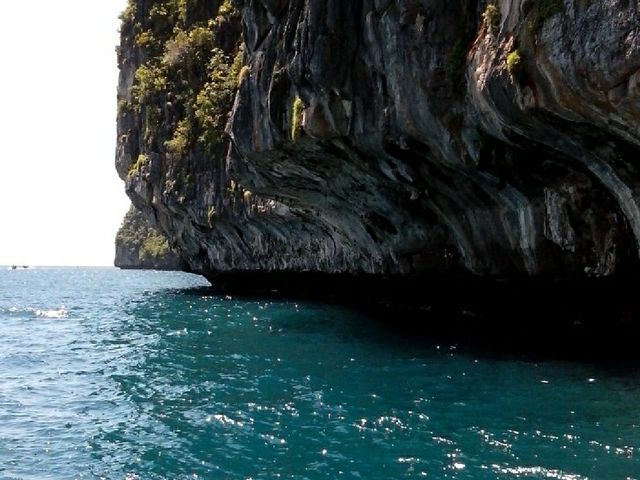 ลงเรือไปเที่ยว..ทะเลกระบี่