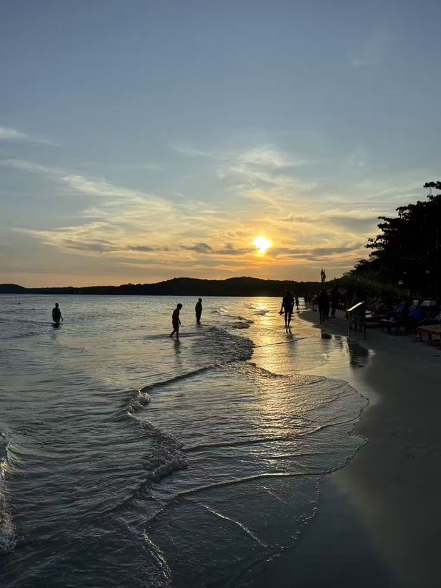 Sunset Serenity: A Moment to remember in Koh Samet