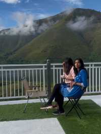 Mountain Views and Good Vibes: Chit-Chatting with Friends