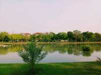 泰國曼谷城市綠洲湖泊公園景點:乍都节公园，適合拍照📸打卡親子遊