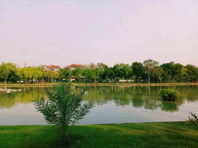 泰國曼谷城市綠洲湖泊公園景點:乍都节公园，適合拍照📸打卡親子遊