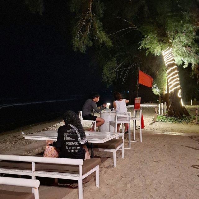 SEASIDE DINING AT SAND'S BEACH CAFE, PANTAI BALOK