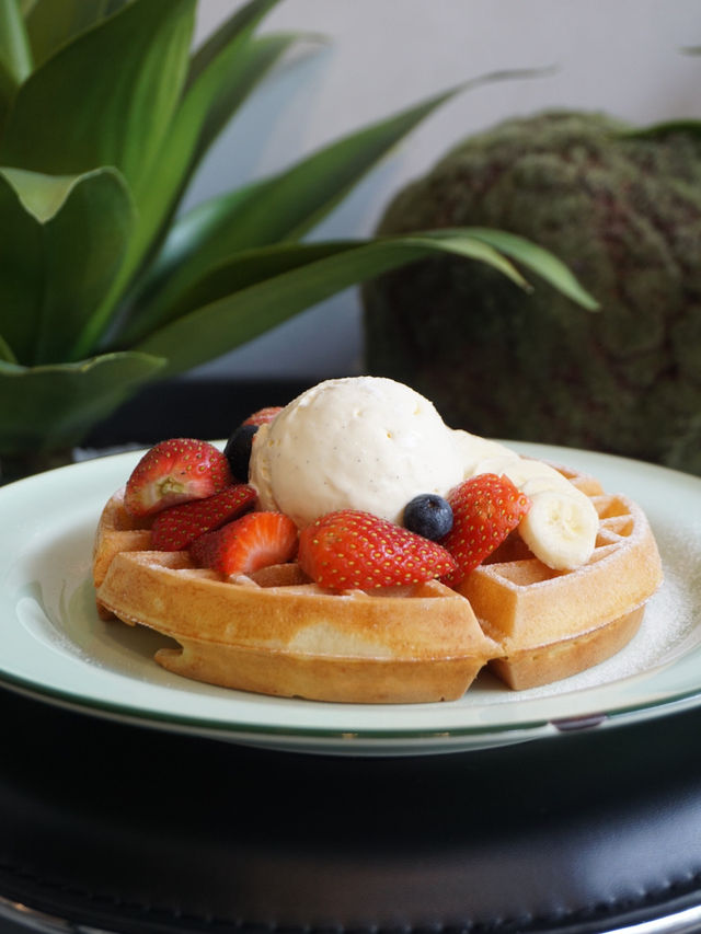 Chic Vibes and Irresistible Waffles: A Perfect Brunch at Wakey Wakey