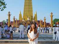 กราบขอพร วัดมหาธาตุวชิรมงคล