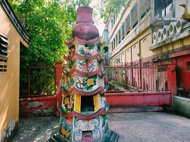 泰國曼谷市中心沙吞區老城區著名華人文化古跡寺廟景點：伯公宮，祈福身體健康很靈驗，適合打卡拍照📸祈福冥想