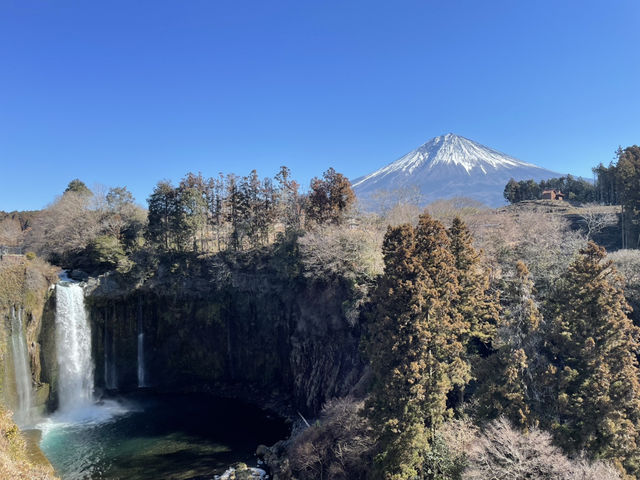 富士山本尊靚 加個瀑布更有動感