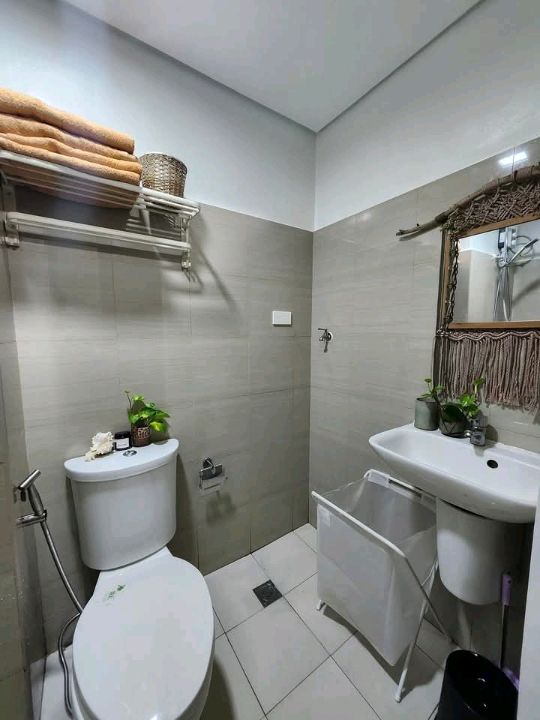 ₱2,499