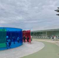 金沢のシンボル的存在、21世紀美術館 🏛️🌟