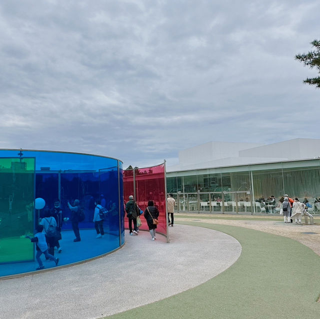 金沢のシンボル的存在、21世紀美術館 🏛️🌟