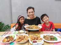 ราดหน้าอาหลิว สาขา LOFTER @ เซ็นทรัลชิดลม