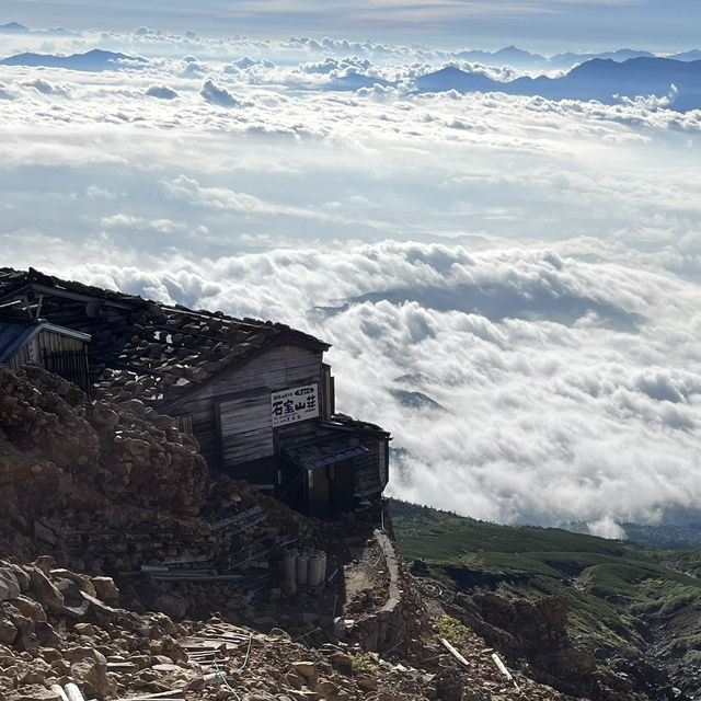 【石室山荘】　雲上の宿