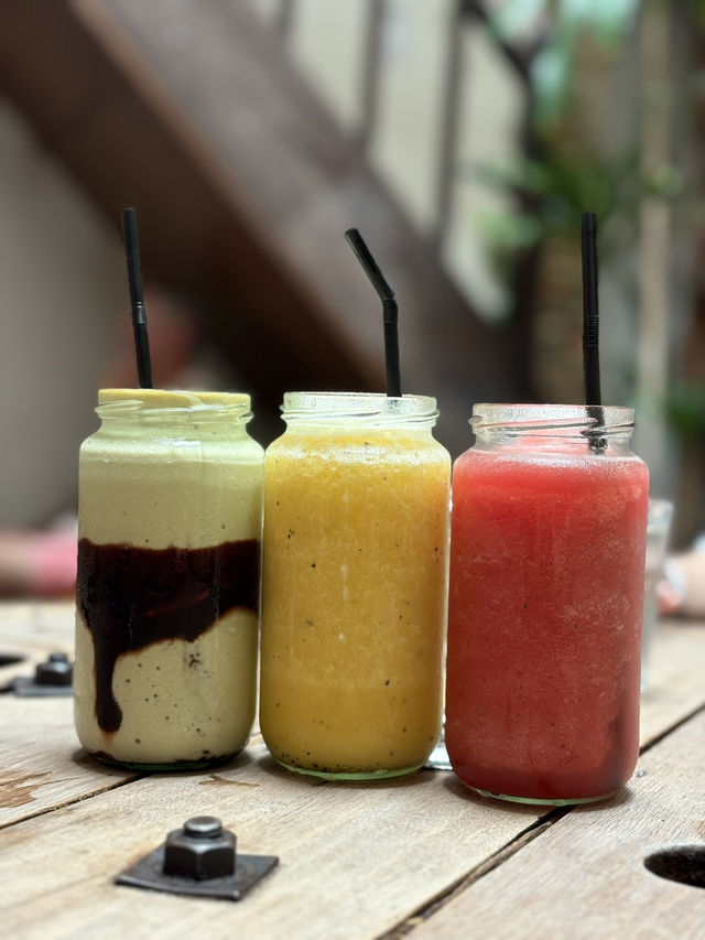 The Daily Fix Cafe in Melaka, Offers Nostalgic Ambiance with Vintage Decor