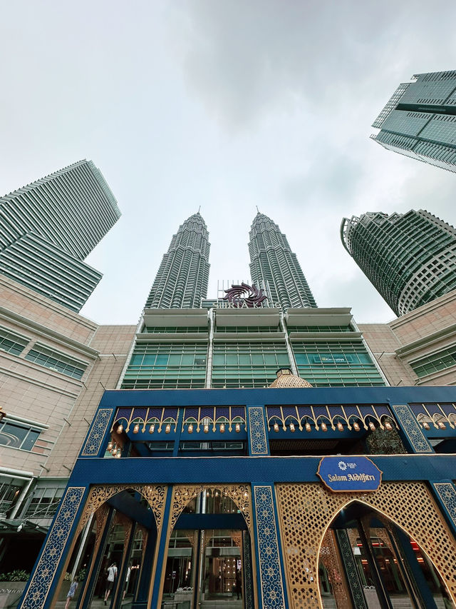 A Majestic Raya Beneath the Twin Towers