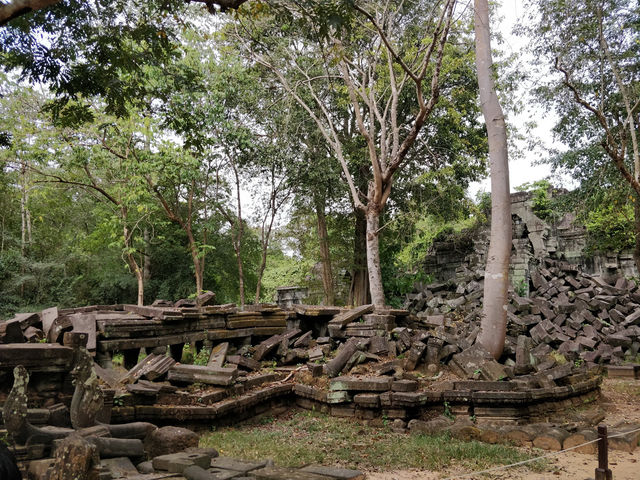 A Mysterious temple, beng mealea temple
