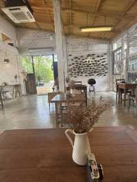 คาเฟ่ลับกลางสวนเขียว Slole Cafe & Garden โชคชัย4