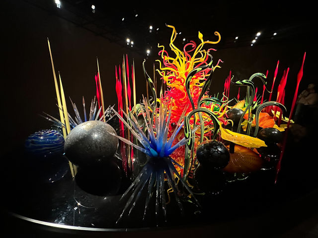 【富山ガラス美術館】