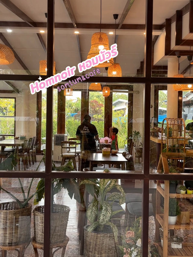 หอมนัวร์ somtum&cafe แปดริ้ว