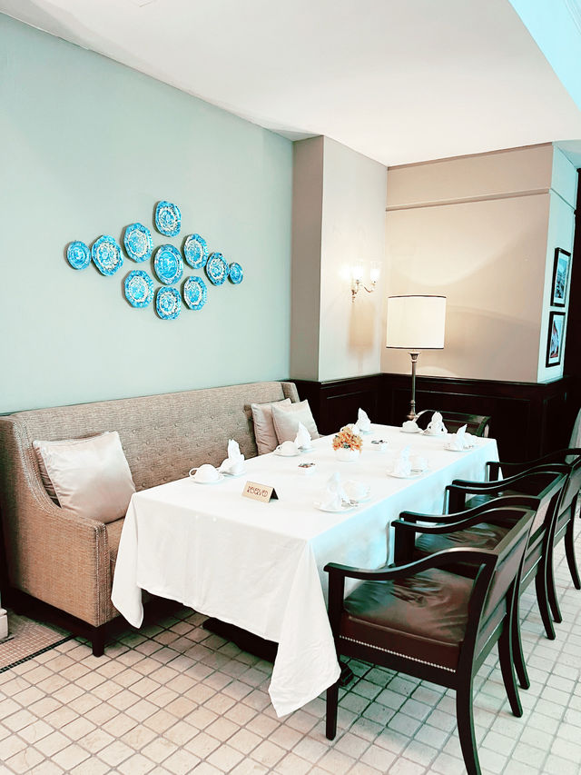 Colonial Café: Timeless Elegance in Every Note